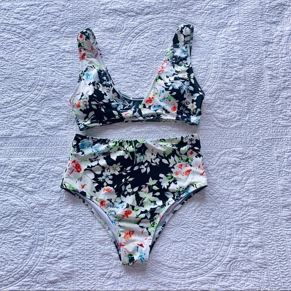 Cupshe Floral Bathing Suit - Picture 3 of 7